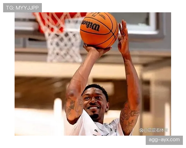 比尔无球跑动效率提升，拉开空间能力改变球队进攻结构